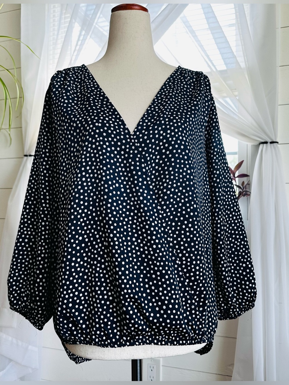 Collective Concepts Navy Blue & White Polka Dot Blouse
Size: Small